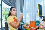 梦见螃蟹泰国主播品三亚榴莲：“尝到了家乡味”
