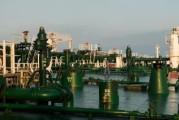 梦见螃蟹国际油价周二收高 地缘政治担忧与美元走弱双重支撑